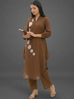 tailored women printed kurta with trousers 2