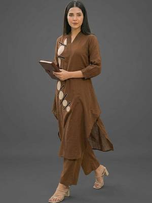 tailored women printed kurta with trousers 5