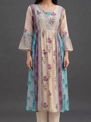 structured women printed kurta with trousers 5