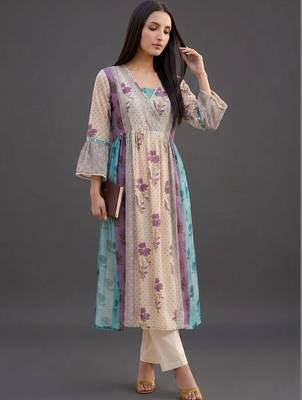 structured women printed kurta with trousers 6