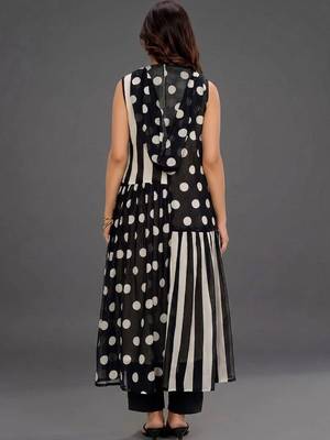 workwear women printed kurta with trousers 2