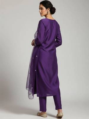 smart women embroidered kurta with trousers with dupatta 4