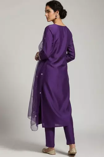smart women embroidered kurta with trousers with dupatta