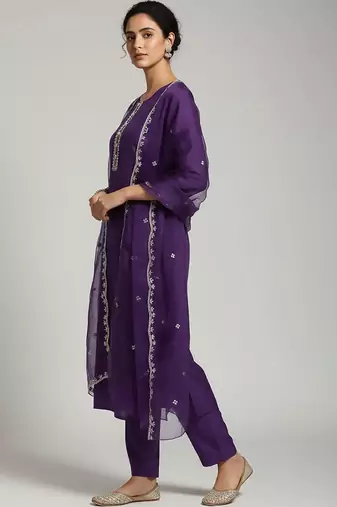 smart women embroidered kurta with trousers with dupatta