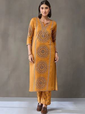 everyday workwear women printed kurta with trousers with dupatta 3