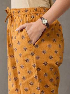 everyday workwear women printed kurta with trousers with dupatta 4