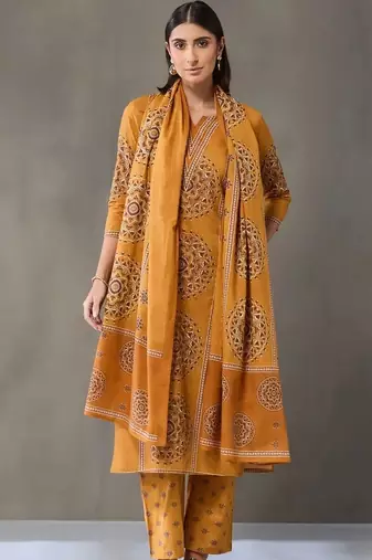 everyday workwear women printed kurta with trousers with dupatta