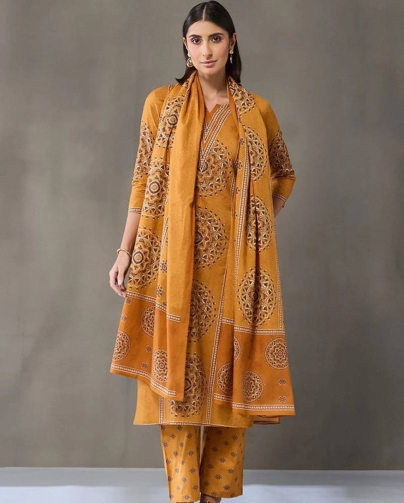 everyday workwear women printed kurta with trousers with dupatta