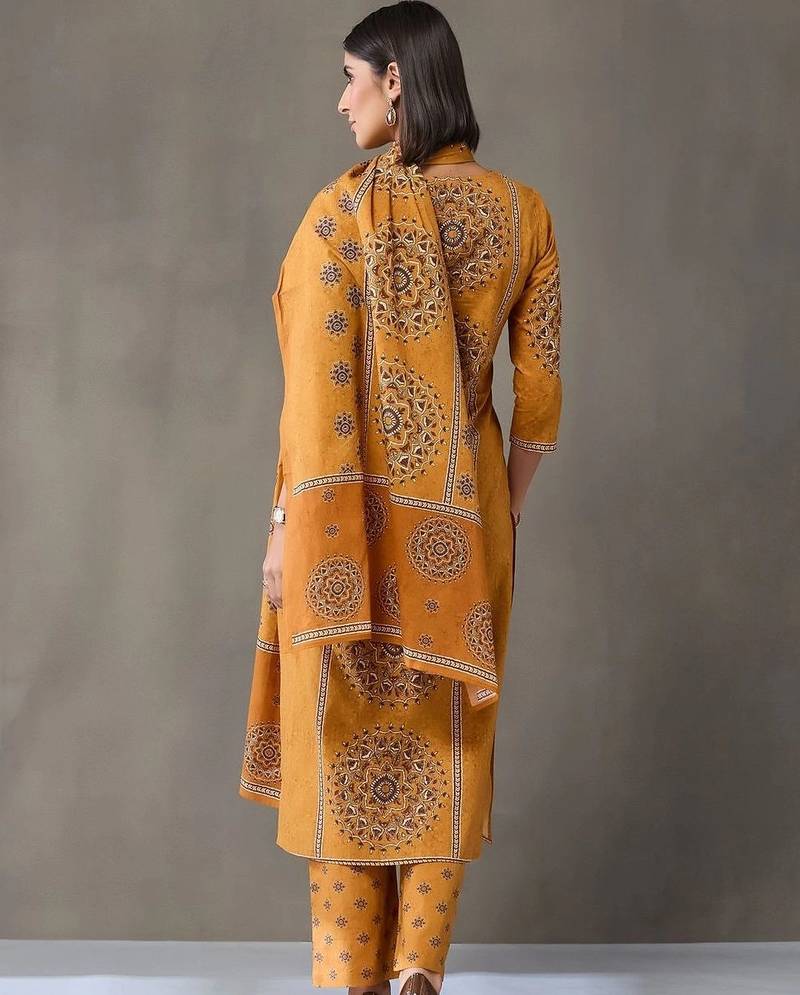 everyday workwear women printed kurta with trousers with dupatta