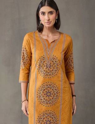 everyday workwear women printed kurta with trousers with dupatta 7