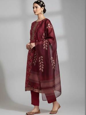 formal women printed kurta with trousers with dupatta 3