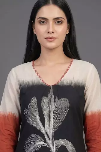 smart women dyed kurta with trousers