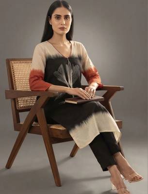 smart women dyed kurta with trousers 4