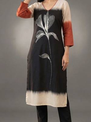 smart women dyed kurta with trousers 7