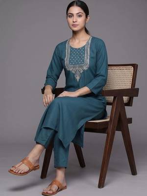 everyday workwear women embroidered kurta with trousers with dupatta 4