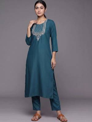 everyday workwear women embroidered kurta with trousers with dupatta 6