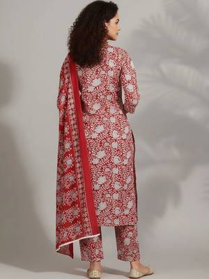 tailored women printed kurta with trousers with dupatta 2