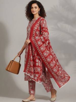 tailored women printed kurta with trousers with dupatta 3