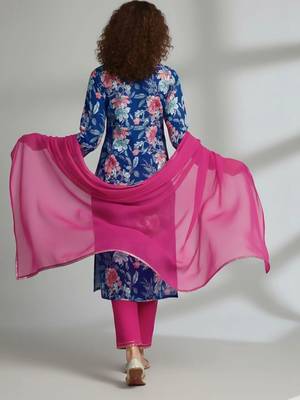 smart women printed kurta with trousers with dupatta 2