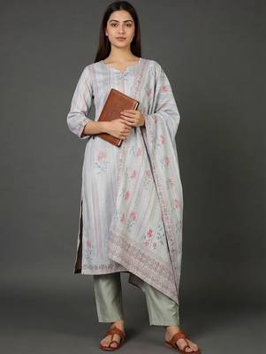structured women printed kurta with trousers 3