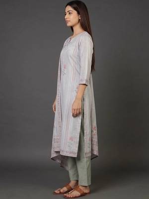 structured women printed kurta with trousers 4
