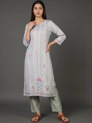 structured women printed kurta with trousers 5