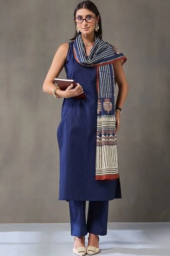 formal women ethnic motifs regular cotton kurta with trousers & with dupatta
