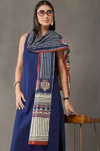 formal women ethnic motifs regular cotton kurta with trousers & with dupatta
