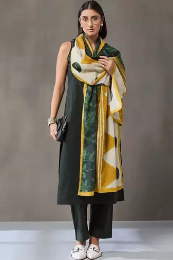 tailored women ethnic motifs regular cotton kurta with trousers & with dupatta