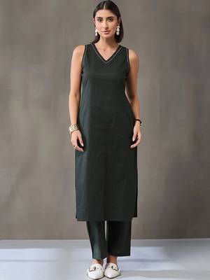 tailored women ethnic motifs regular cotton kurta with trousers & with dupatta 4