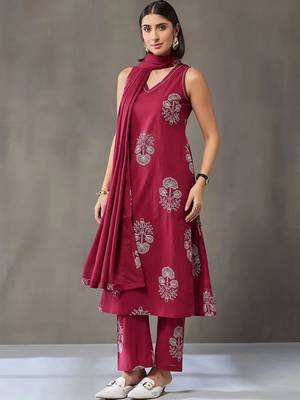 everyday workwear women ethnic motifs embroidered regular thread work cotton kurta with trousers & with dupatta 5