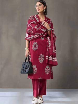 formal women ethnic motifs printed regular cotton kurta with trousers & with dupatta 1