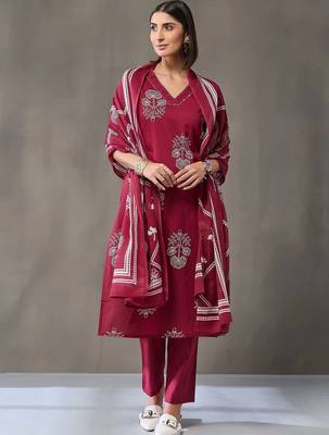 formal women ethnic motifs printed regular cotton kurta with trousers & with dupatta 3