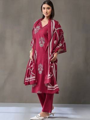 formal women ethnic motifs printed regular cotton kurta with trousers & with dupatta 4