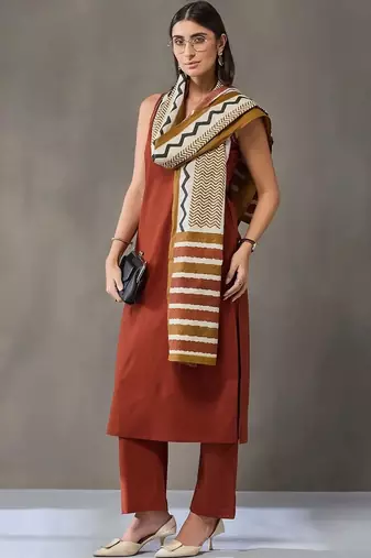 structured women regular cotton kurta with trousers & with dupatta