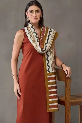 structured women regular cotton kurta with trousers & with dupatta