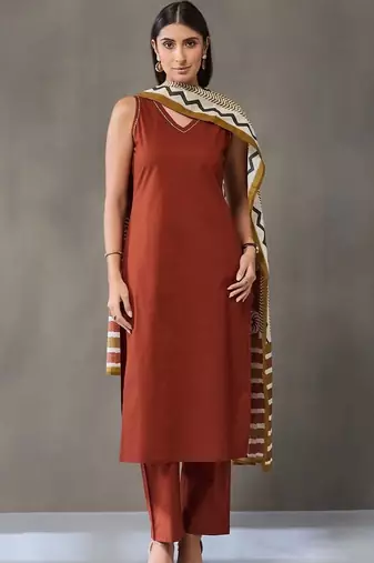 structured women regular cotton kurta with trousers & with dupatta