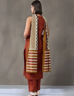 structured women regular cotton kurta with trousers & with dupatta 6