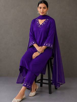 smart women ethnic motifs embroidered regular thread work kurta with trousers & with dupatta 2