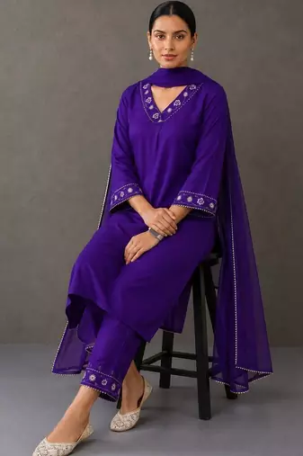 smart women ethnic motifs embroidered regular thread work kurta with trousers & with dupatta