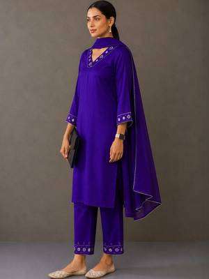 smart women ethnic motifs embroidered regular thread work kurta with trousers & with dupatta 4