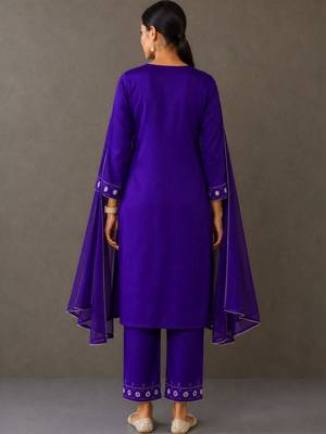 smart women ethnic motifs embroidered regular thread work kurta with trousers & with dupatta 5
