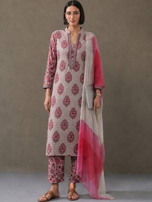formal women floral printed regular cotton kurta with trousers & with dupatta 2