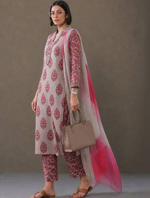 formal women floral printed regular cotton kurta with trousers & with dupatta 4
