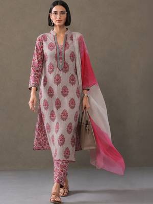 formal women floral printed regular cotton kurta with trousers & with dupatta 7