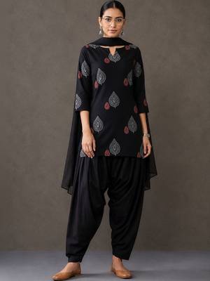 tailored women ethnic motifs printed regular cotton kurta with patiala & with dupatta 1