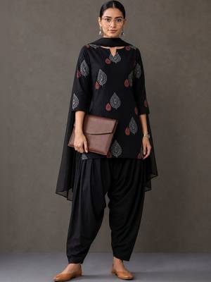 tailored women ethnic motifs printed regular cotton kurta with patiala & with dupatta 3