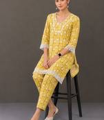 structured women floral printed regular cotton kurta with trousers