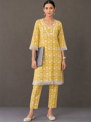 structured women floral printed regular cotton kurta with trousers 2