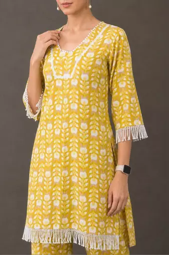 structured women floral printed regular cotton kurta with trousers